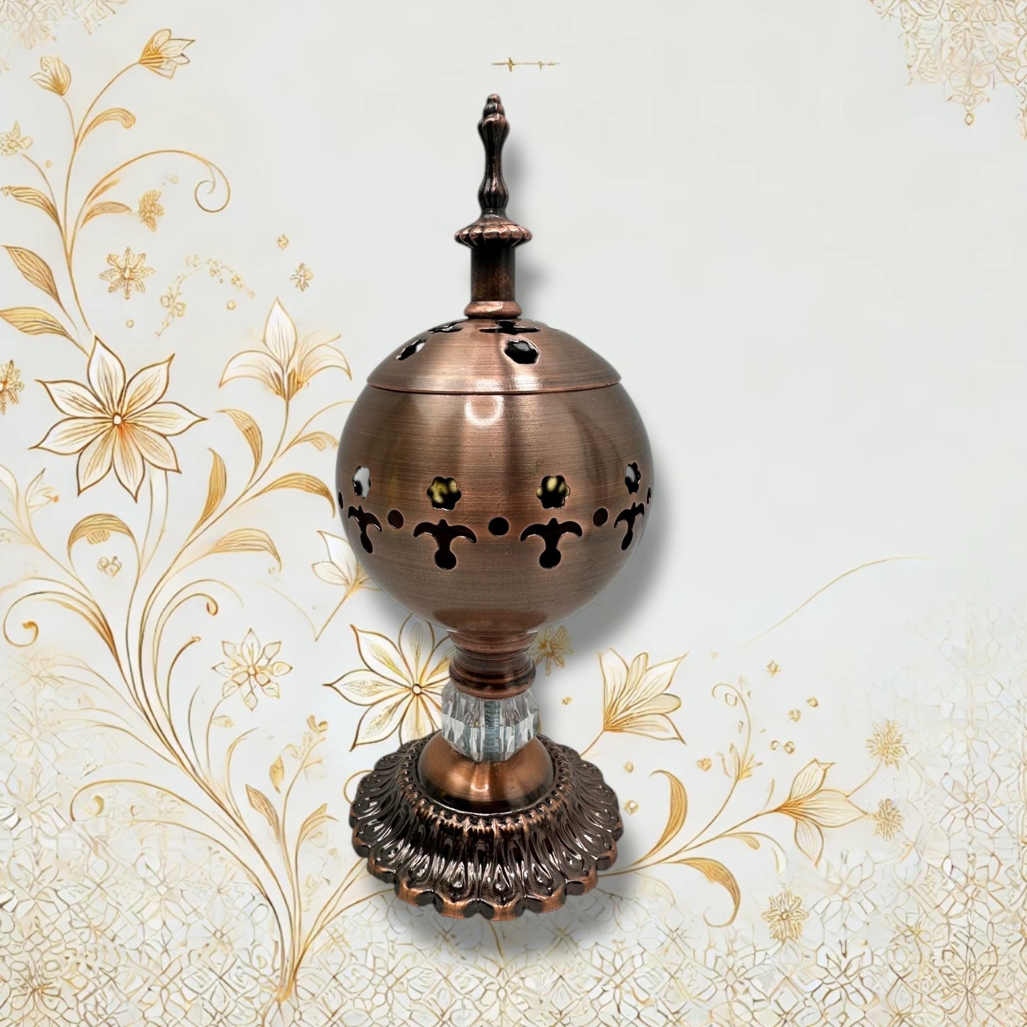 Orientalischer Räucherhalter aus Metall in Bronzeroptik mit Deckel und Zieröffnungen.