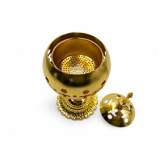 Bakhoor Brenner mit Deckel – geöffneter goldfarbener Räucherbrenner mit Deckel daneben