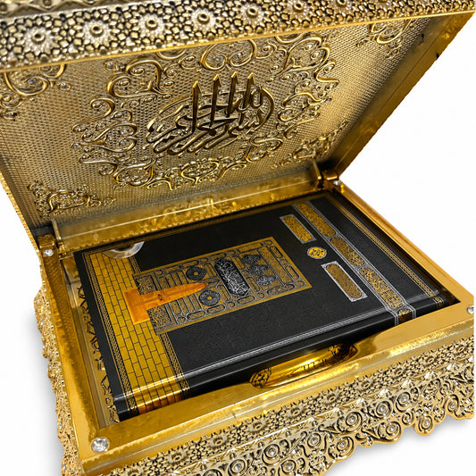 Goldene Koranbox mit arabischem Koran & QR-Hörfunktion – Produktansicht auf weißem Hintergrund