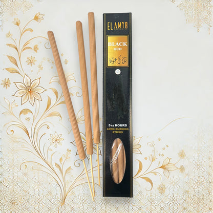Tauche ein in die geheimnisvolle Welt von Black Oud. Diese extra dicken Räucherstäbchen verströmen einen tiefen, holzig-orientalischen Duft mit edler Oud-Note. Ideal für entspannende Abende, Meditation oder einfach zum Genießen.

