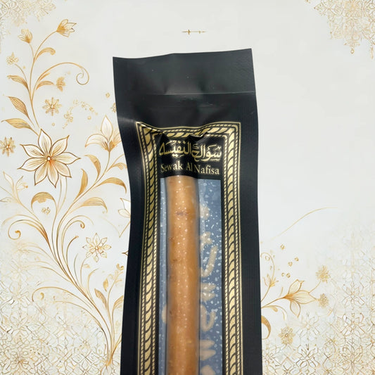 Ein einzelner Miswak Siwak-Stick in hochwertiger schwarzer Verpackung mit goldenen Details. Ideal für eine natürliche, chemiefreie Zahnpflege nach Propheten-Tradition.

