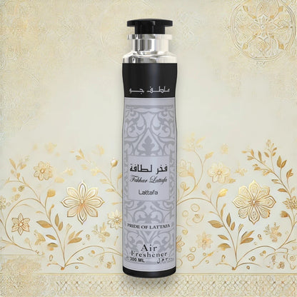Lattafa Fakhar Black Raumspray mit aromatischem Duft aus Bergamotte, marinen Noten und Patchouli