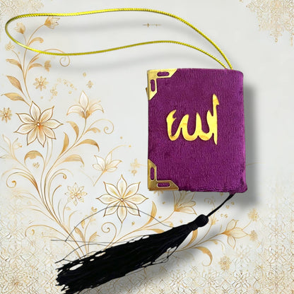 Lilanes Samt-Anhänger mit goldenem Quran und „Allah“-Schriftzug, ca. 6×5 cm groß