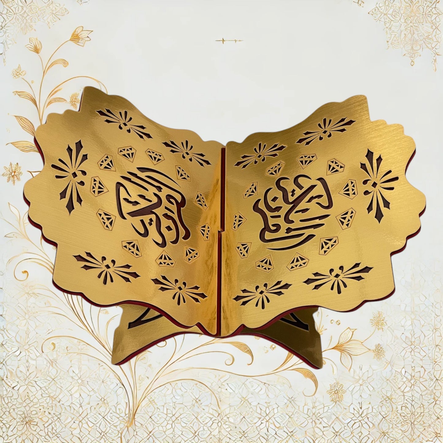 Faltbarer Quran Halter mit arabischen Ornamenten und detaillierter Verarbeitung. Perfekt als Geschenkidee für Muslime oder zur Koran Rezitation.
