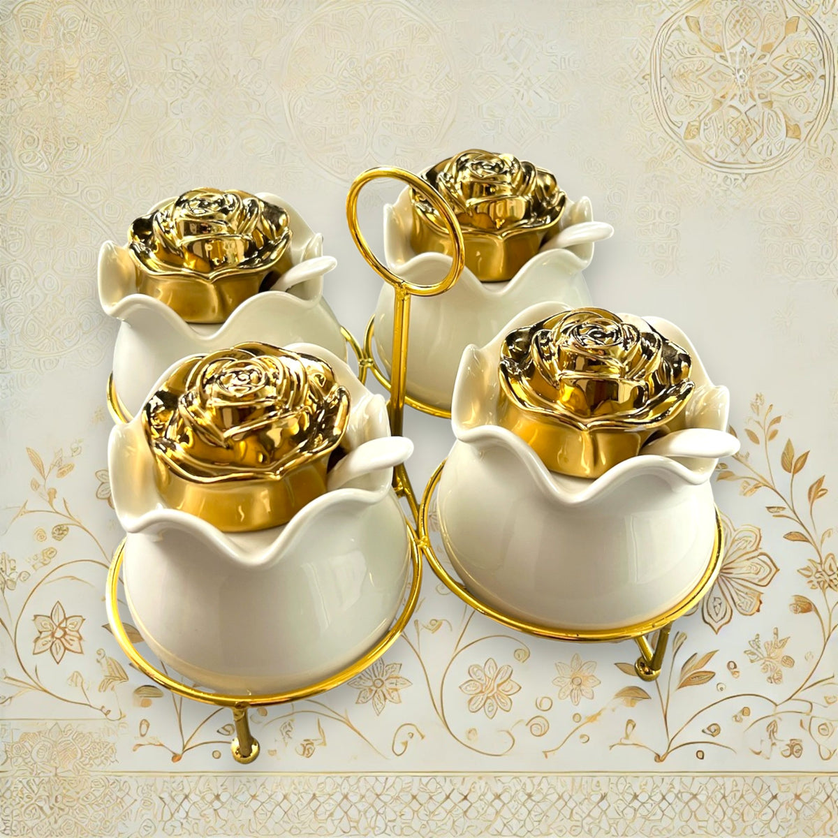 4er Set weiße Porzellandosen mit goldfarbenen Rosendeckeln und Löffeln