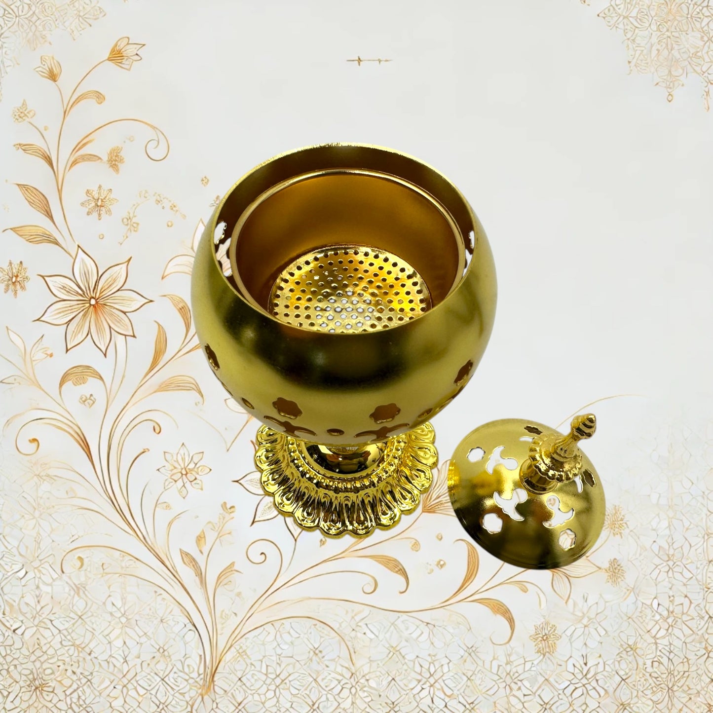 Innenansicht mit Metalleinsatz zur sicheren Platzierung der Räucherkohle.