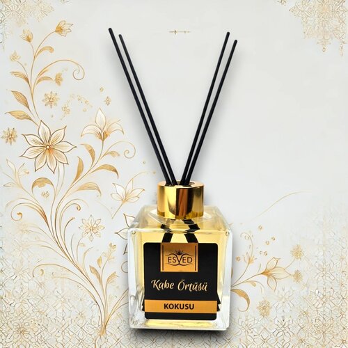 Edles Raumduft-Set mit hochwertigem Glasflakon, Duftstäbchen und einer luxuriösen Verpackung im Kaaba-Stil. Sorgt für einen langanhaltenden, orientalischen Duft.

