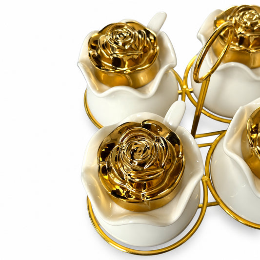 Porzellandosen mit Deckel & Löffel – Nahansicht der goldfarbenen Rosendeckel