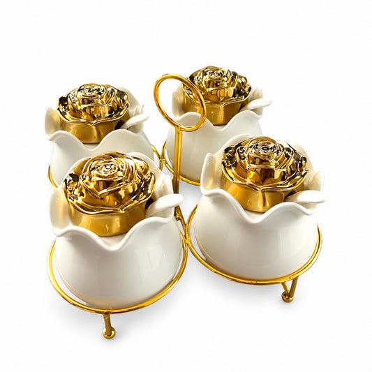 Porzellandosen mit Deckel & Löffel – vier weiße Porzellandosen mit goldfarbenen Rosendeckeln, Löffeln und Ständer