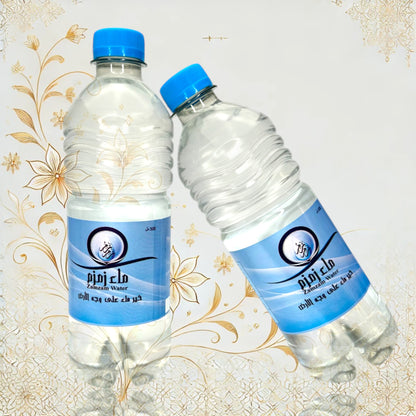 Zwei Zamzam-Wasserflaschen à 500 ml mit blauem Etikett